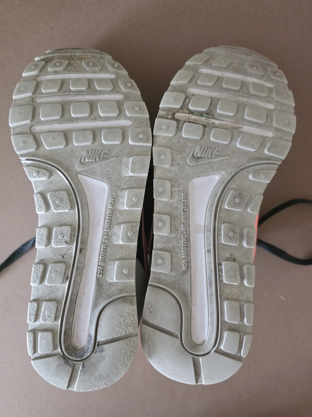 Nike MD Valiant (SG) sneakers yoga fitness '80s Heritage Style Sz 6.5 Y